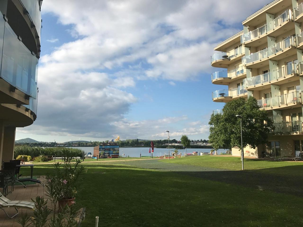 Wellness Apartments In Velence Exteriör bild